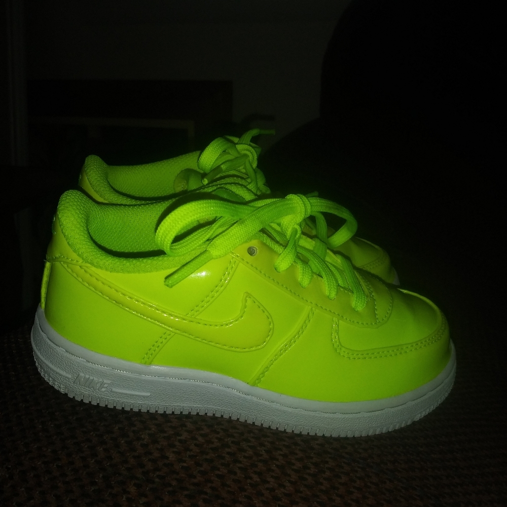 10 boys Nike shoes